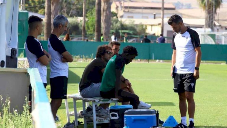 adilson-mendes-y-calderon-encienden-la-alarma-en-el-cordoba-cf