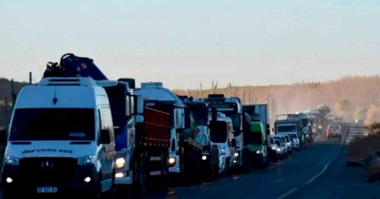 cortan-la-ruta-de-acceso-a-vaca-muerta-y-esta-bloqueado-el-ingreso-de-camiones-y-de-trabajadores-petroleros