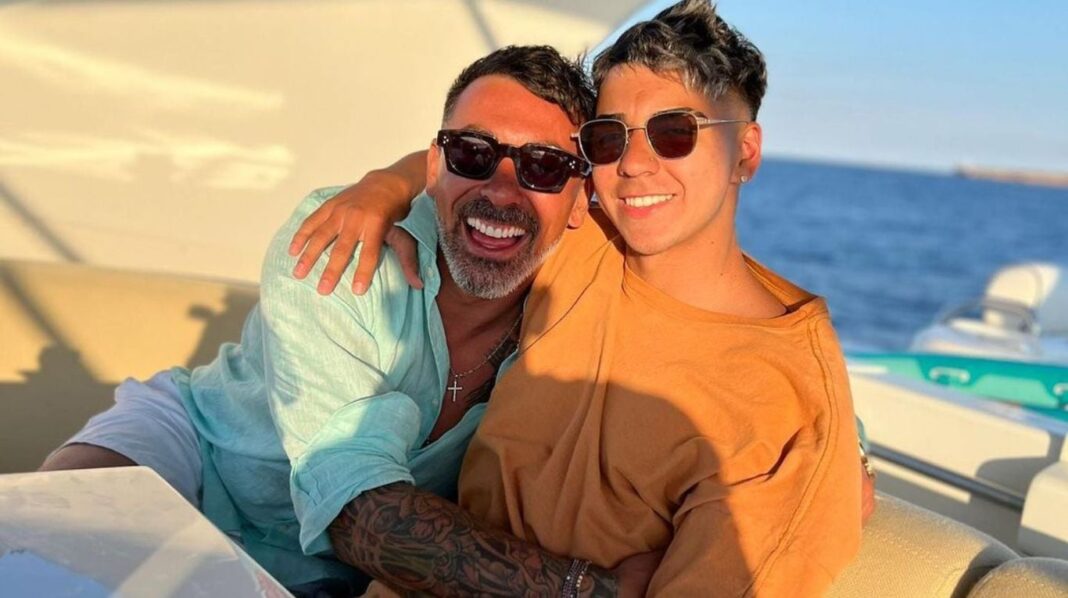 el-hijo-del-pocho-lavezzi-publico-una-foto-junto-a-su-padre-y-dejo-en-claro-cual-es-su-deseo-mas-fuerte