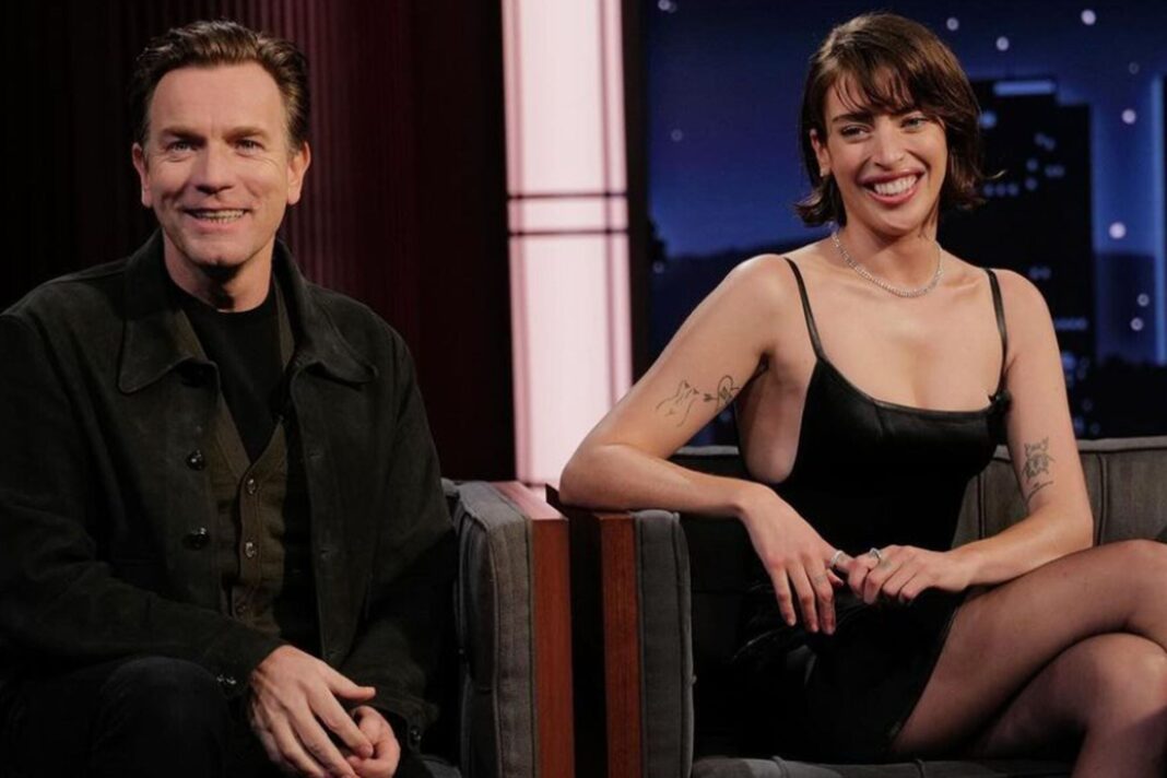 la-hija-de-ewan-mcgregor-recordo-el-extrano-momento-de-su-adolescencia-en-el-que-le-hicieron-ver-a-su-padre-desnudo:-“fue-incomodo”