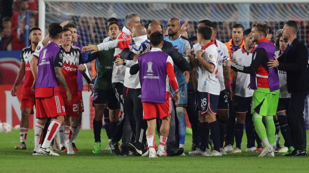 martin-demichelis-estallo-contra-el-arbitro-del-partido-de-river-ante-nacional:-“hoy-quedo-en-evidencia”