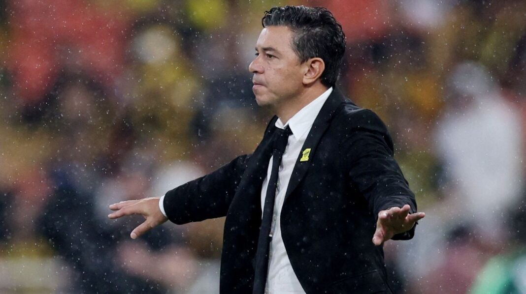 a-la-espera-de-resolver-su-salida,-marcelo-gallardo-sufrio-otro-duro-golpe-en-el-al-ittihad