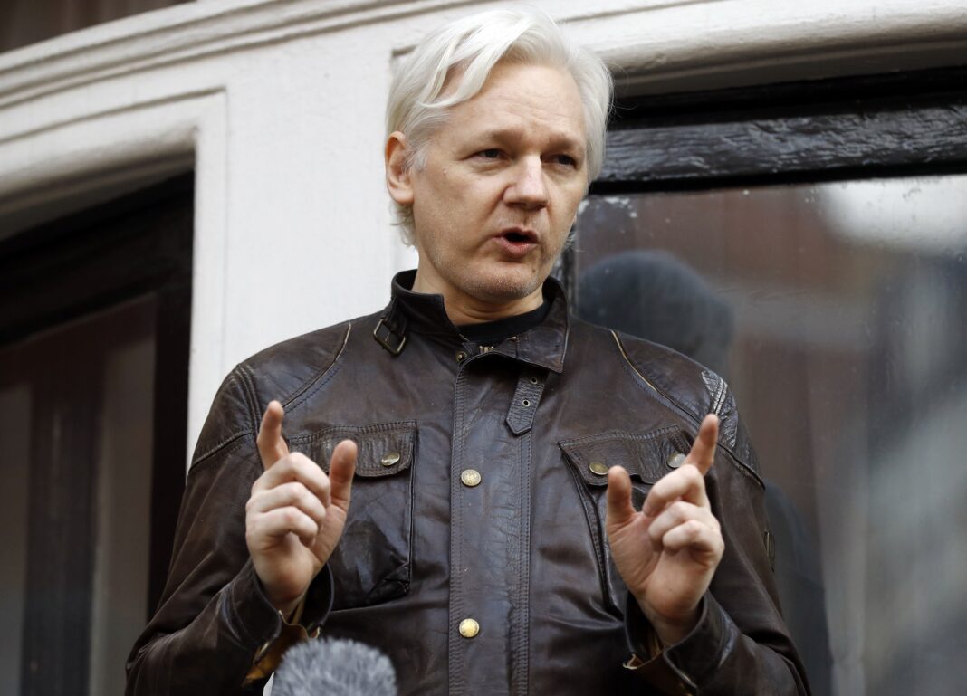 revelan-que-julian-assange-se-declarara-culpable-tras-un-acuerdo-con-eeuu.-y-regresara-a-australia