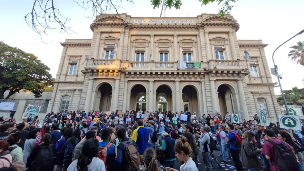 cierre-del-hospital-bonaparte:-los-trabajadores-hicieron-vigilia-y-afirmaron-estar-«atonitos»-por-la-decision-del-gobierno