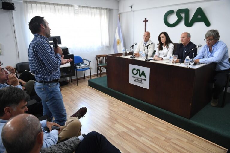 Villarruel visitó a los ruralistas y criticó a los «funcionarios que no se definen»
