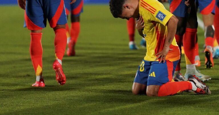 Video: el golazo de tiro libre de Juanfer Quintero ante Uruguay