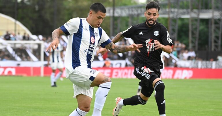 Talleres empató con Riestra y se privó de recortar la distancia con el líder Vélez