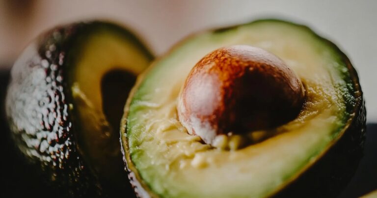 Cáscara de palta: beneficios para la salud del oro verde que tiras a la basura a diario