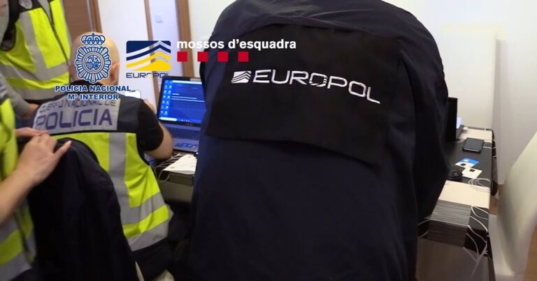 Operación policial con tres detenidos en Alicante por reclutar a jóvenes para delinquir en Suecia
