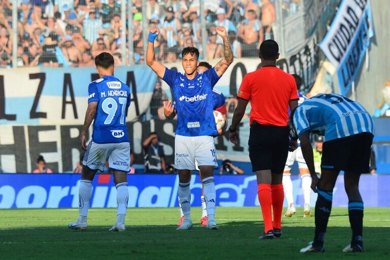 El gol de Cruzeiro con el que se puso a tiro del empate ante Racing