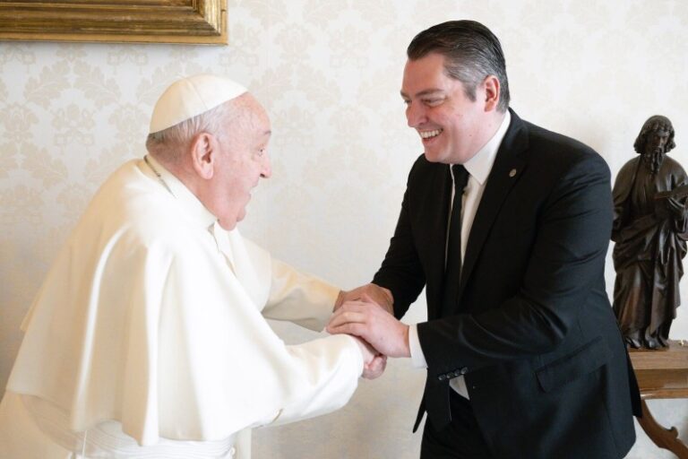 El Papa recibió al intendente de Río Grande