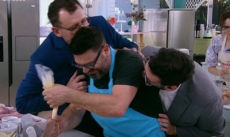 Por qué Damián Betular y Christophe Krywonis besaron apasionadamente a Damián de Santo en Bake Off