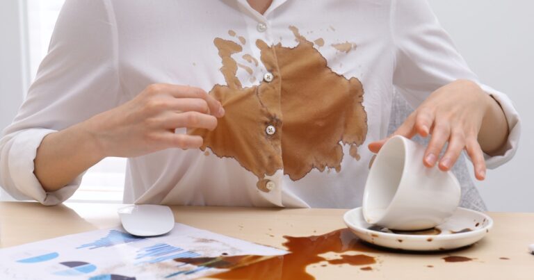 Manchas de café en camisas de algodón: métodos sencillos para eliminarlas
