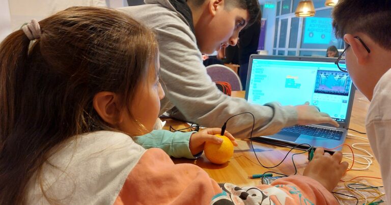 Cultura maker: qué es y por qué enriquece a la educación