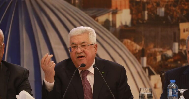 Trump traslada a Abbas su compromiso para trabajar por la paz en Oriente Próximo