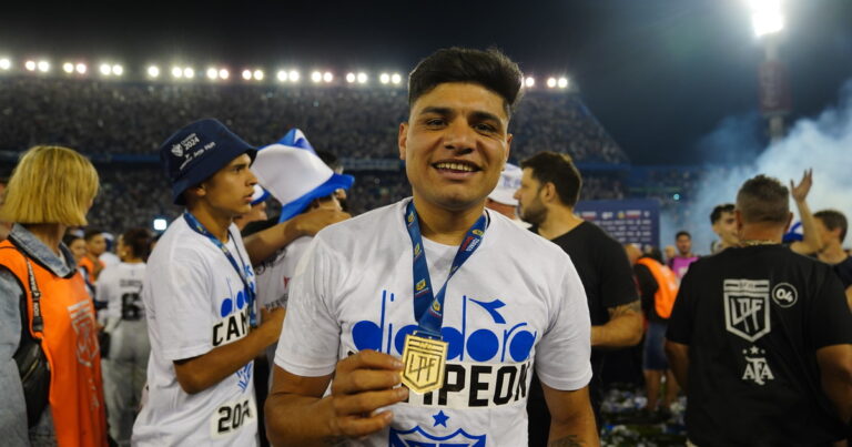 Claudio Aquino deja Vélez