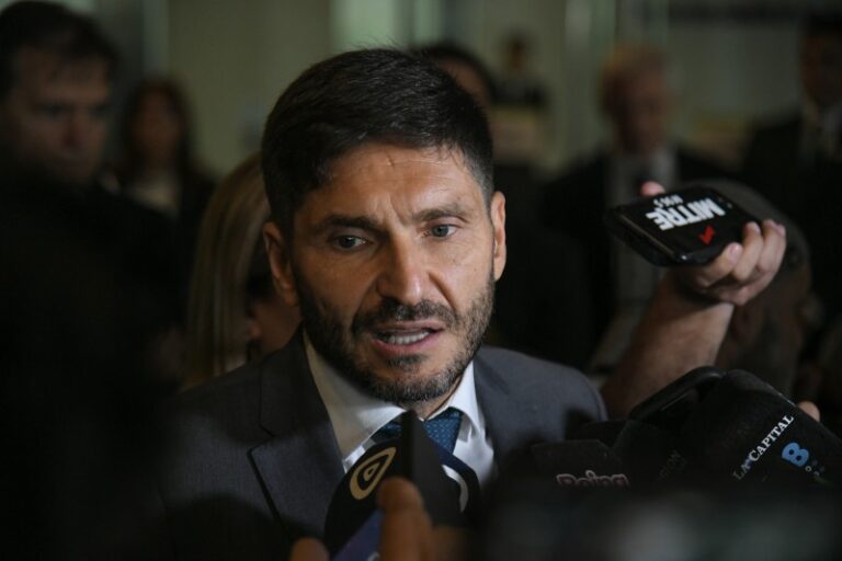 Pullaro subastó bienes decomisados al delito organizado