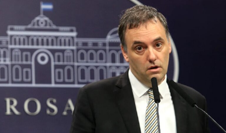 Manuel Adorni: el vocero de las fake news será el candidato del Gobierno en CABA