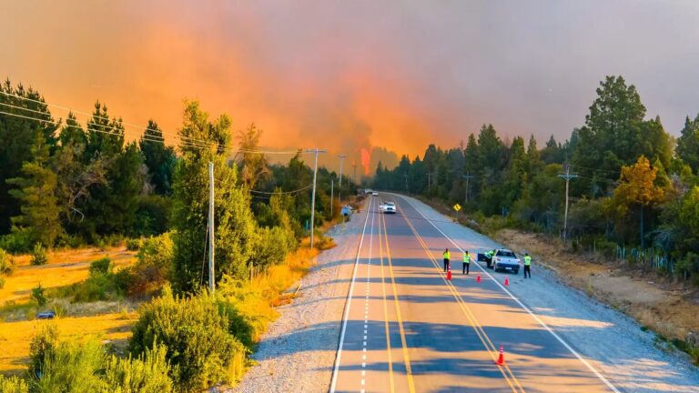 Incendios forestales: el fuego arde y la estrategia climática no aterriza en la Patagonia Andina