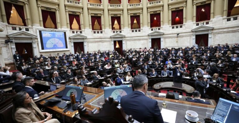 Diputados. Con modificaciones, se aprobó el paquete previsional