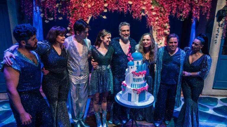 «Mamma Mía: la obra»: el talento es supremo y el despliegue aún mejor