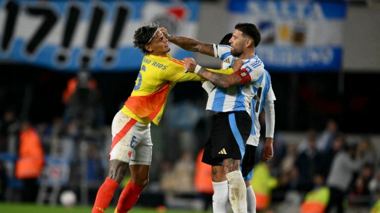 El picante cruce entre Nicolás Otamendi y Richard Ríos en el final del partido: «Estás viejo…»