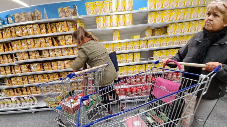 Los precios de la canasta alimentaria cayeron en mayo, por primera vez desde la pandemia
