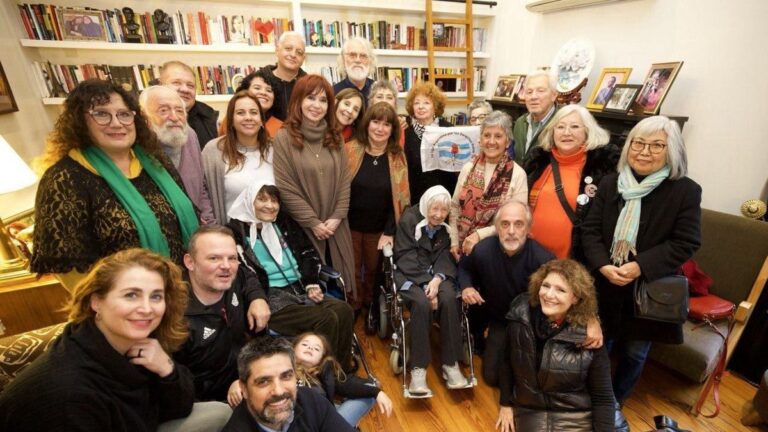 Cristina Kirchner recibió en su casa el apoyo de referentes de organismos de DDHH