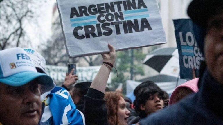 La convocatoria de mañana en apoyo a Cristina Kirchner es a las 14 horas en Plaza de Mayo
