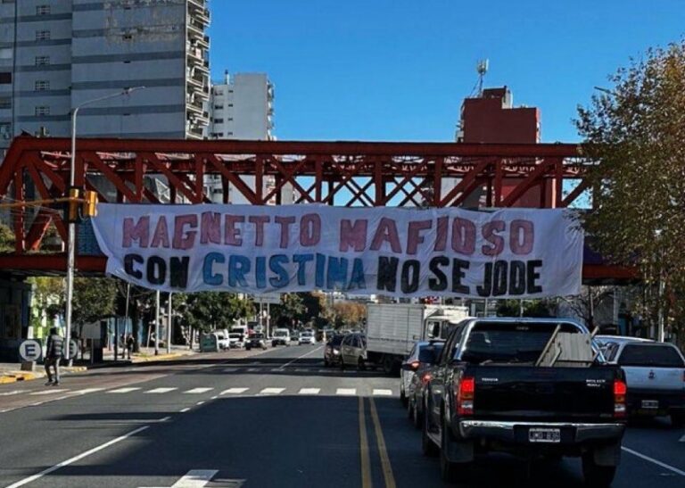 Identifican a otro militante K por el ataque a TN y crece la pelea con Clarín