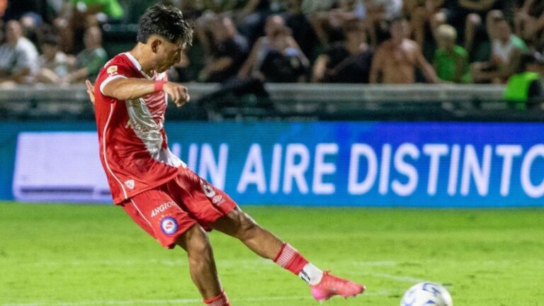 Lo quería River: el club europeo que pica en punta para quedarse con Román Vega