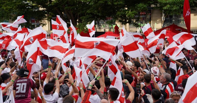 Video: la cargada de River a Boca en el banderazo antes de Inter