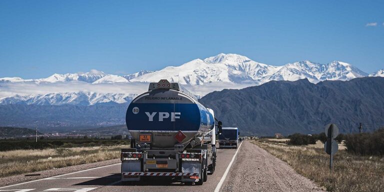 ChatPTS responde: la historia de más de 30 años de saqueo y entrega con YPF