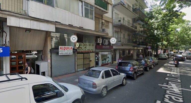 Encontraron a un hombre muerto en Belgrano: estaba tirado en la calle y con heridas de cuchillo