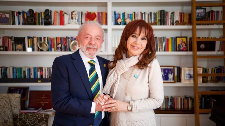 Así fue la fugaz visita de Lula a Cristina Kirchner en su casa donde cumple condena