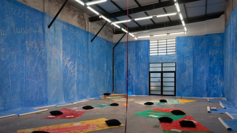 Lenguaje, cuerpo y memoria: dos instalaciones inmersivas