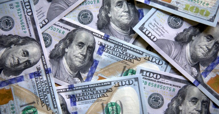 A los bancos le faltaron pesos y tuvieron que salir a vender sus propios dólares