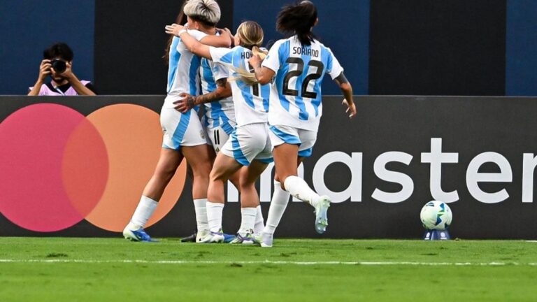 Argentina sumó su tercera victoria al hilo y aseguró el pase a semifinales