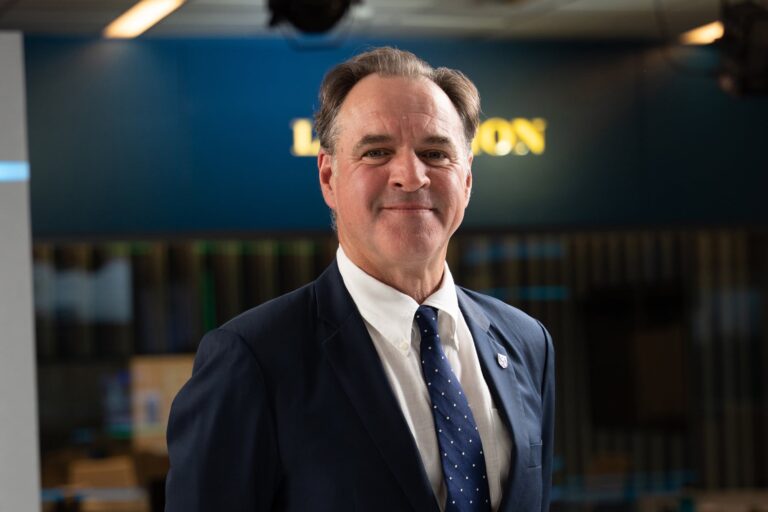 Niall Ferguson: Este cambio de régimen condena al peronismo y al kirchnerismo al tacho de basura de la historia