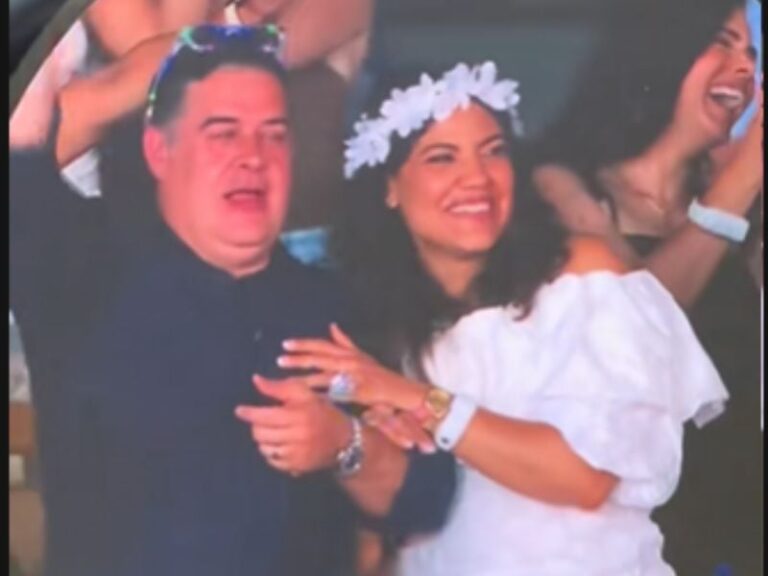 Coldplay volvió a captar a una pareja con la kiss cam y el momento se volvió viral: Es tu papá?