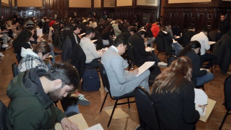 Escándalo con las residencias: ninguno de los 117 médicos convocados logró revalidar su nota