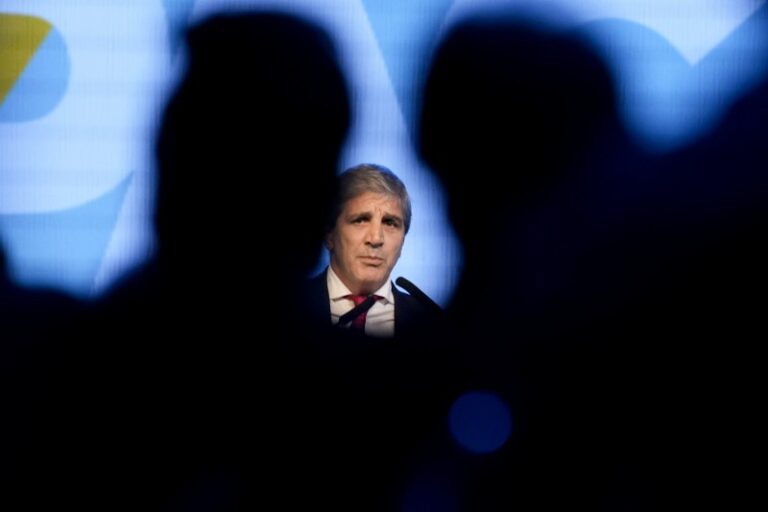 Casi la mitad de la gente se endeuda para pagar el supermercado