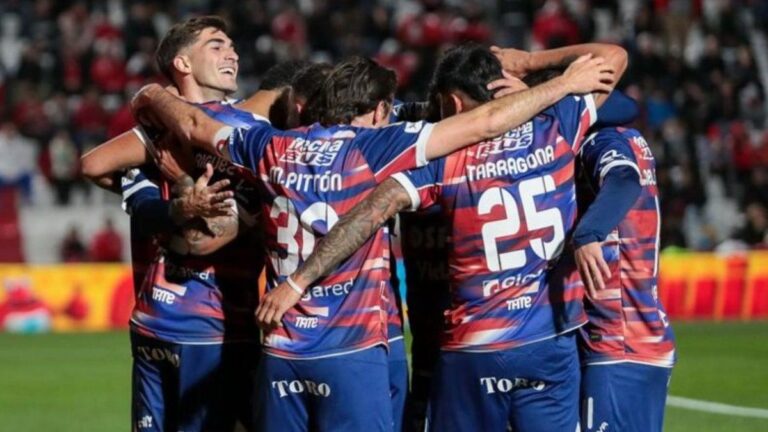 Unión goleó 4-0 a Instituto en Córdoba, por el Torneo Clausura 2025