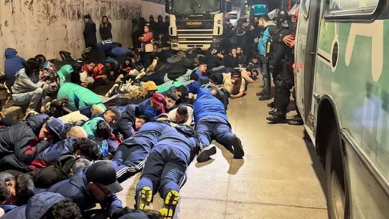 Noche violenta en Avellaneda: hay más de 350 hinchas de la Universidad de Chile detenidos