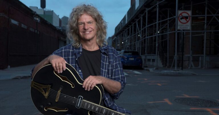 Pat Metheny: el sonido de una guitarra acústica con cuerdas argentinas lo impulsó a grabar y salir de gira a los 71 años
