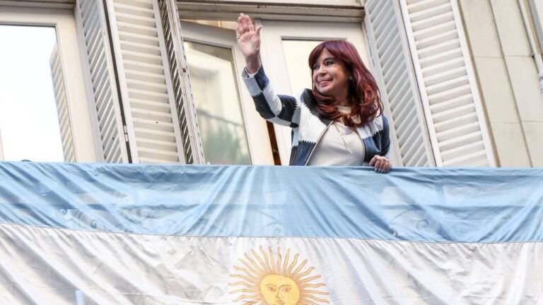 Coimas en discapacidad: Cristina Kirchner exige explicaciones a Milei por los audios filtrados