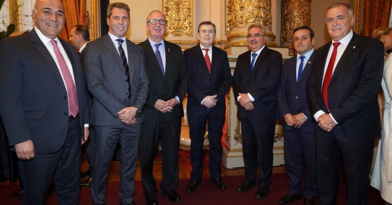 Los 80 años de Clarín: la primera línea de la política participó de la gala en el Teatro Colón