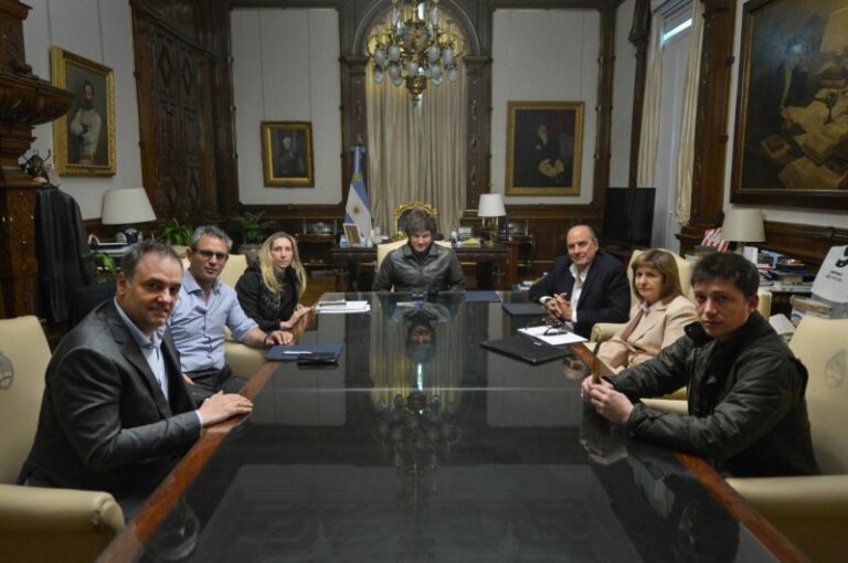 Santiago le avisó a Milei que el Gordo Dan encabeza una rebelión de tuiteros: «Ya no los puedo controlar»