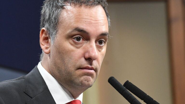 Manuel Adorni aclaró que siguen las retenciones cero para carnes avícolas y bovinas