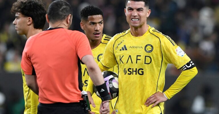 Video: el polémico gesto de Cristiano Ronaldo hacia el arquero rival en el triunfo de Al Nassr